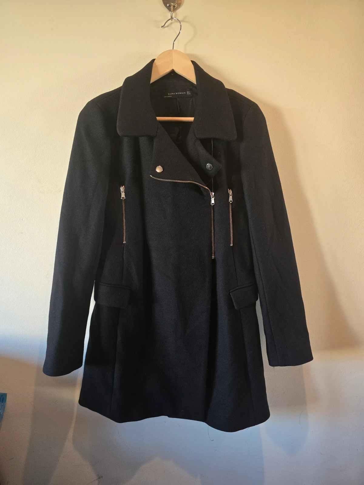 Abrigo de paño negro de Zara-75%lana-talla M - 1