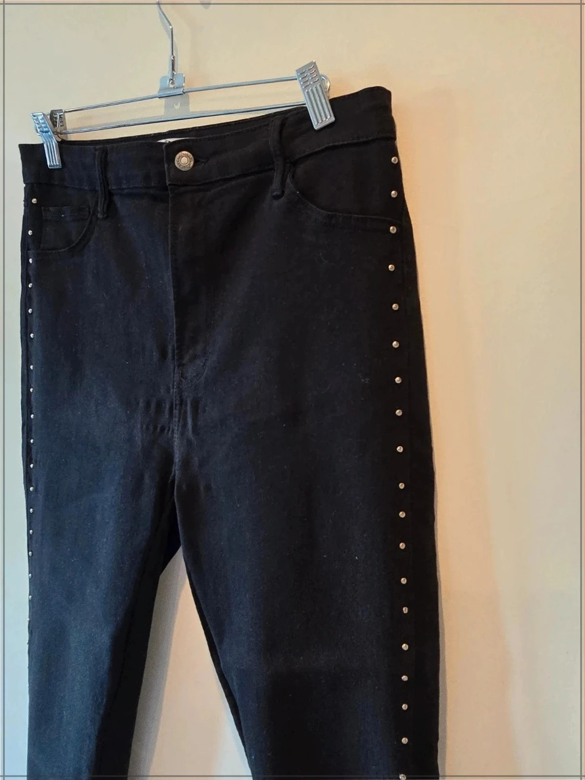 Pantalones Vaqueros Negros Skinny con Tachuelas Laterales - Bershka (Talla 42) 3