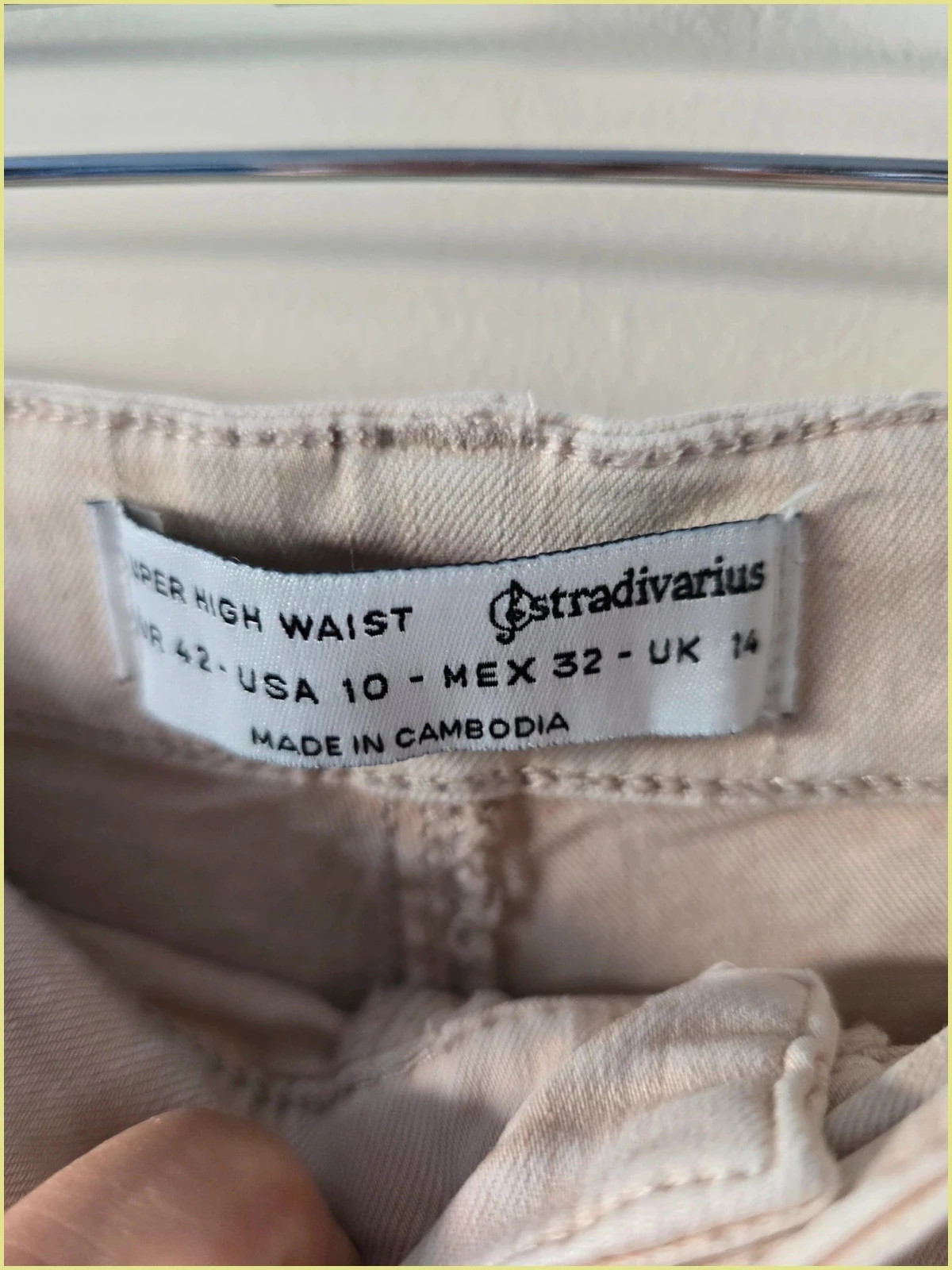 Pantalon denim beige de Stradivarius,-talla 42 4