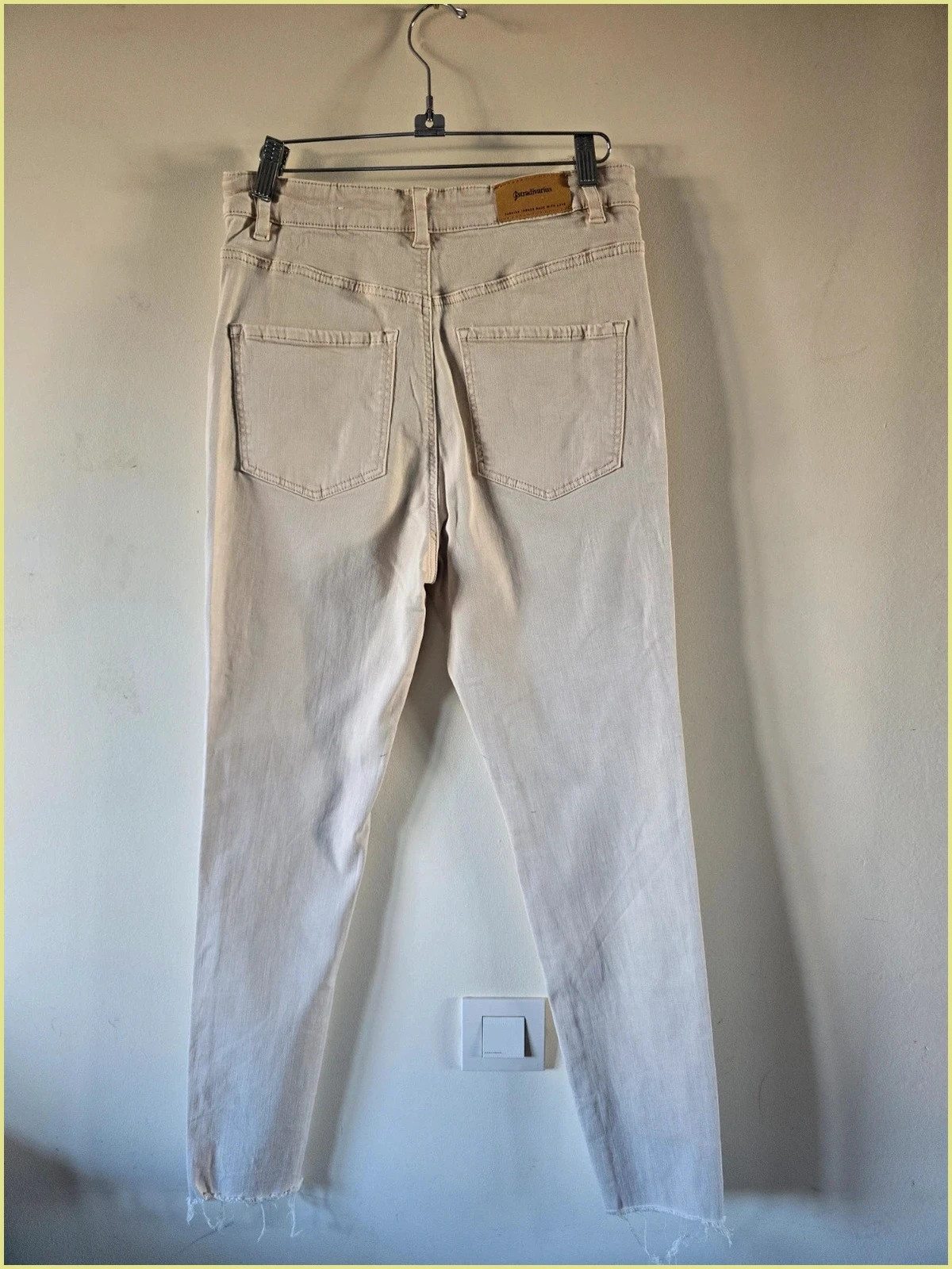 Pantalon denim beige de Stradivarius,-talla 42 3