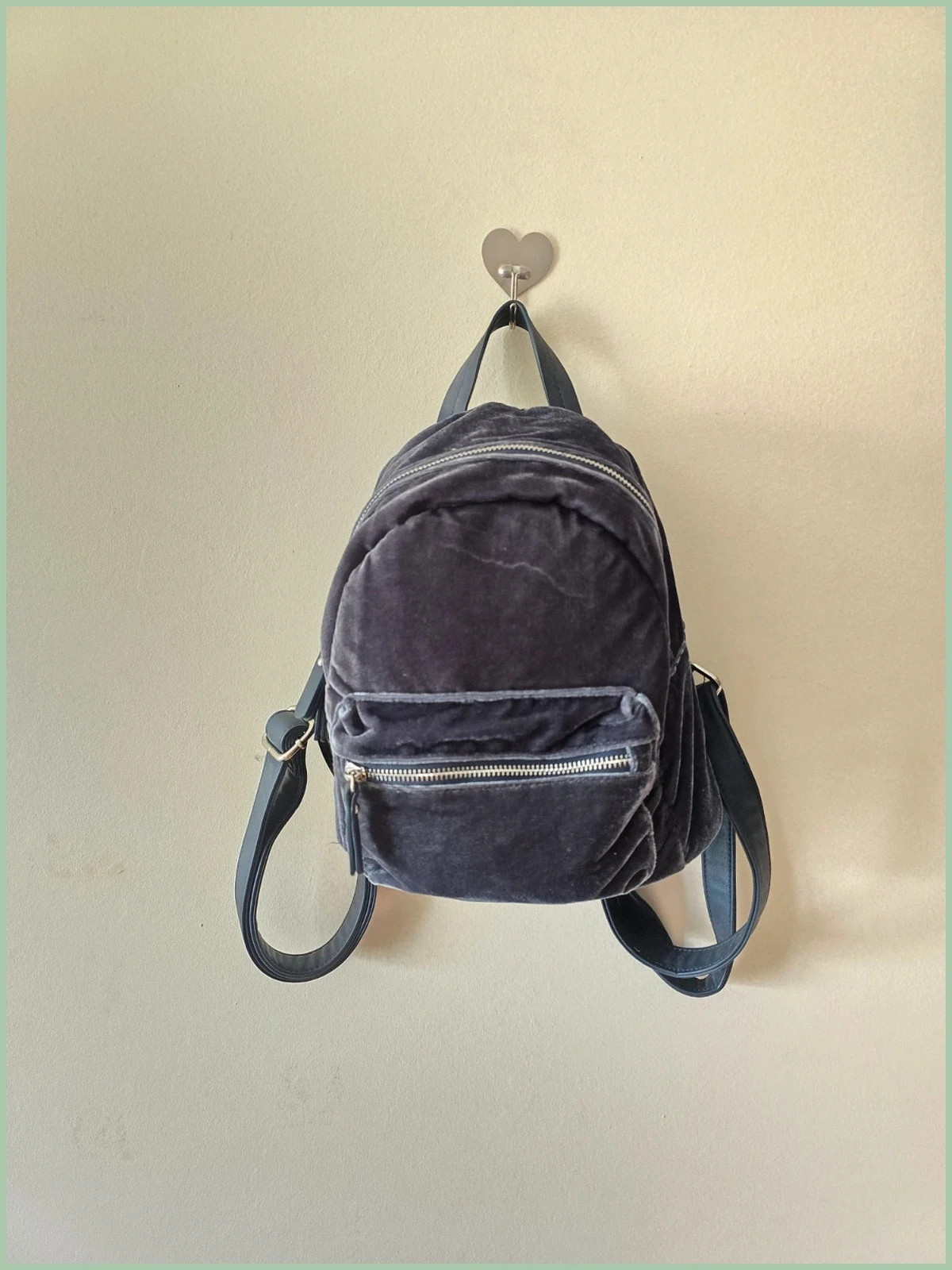 Mochila pequeña de terciopelo gris/gris marengo - Pull & Bear (Muy buen estado) 1