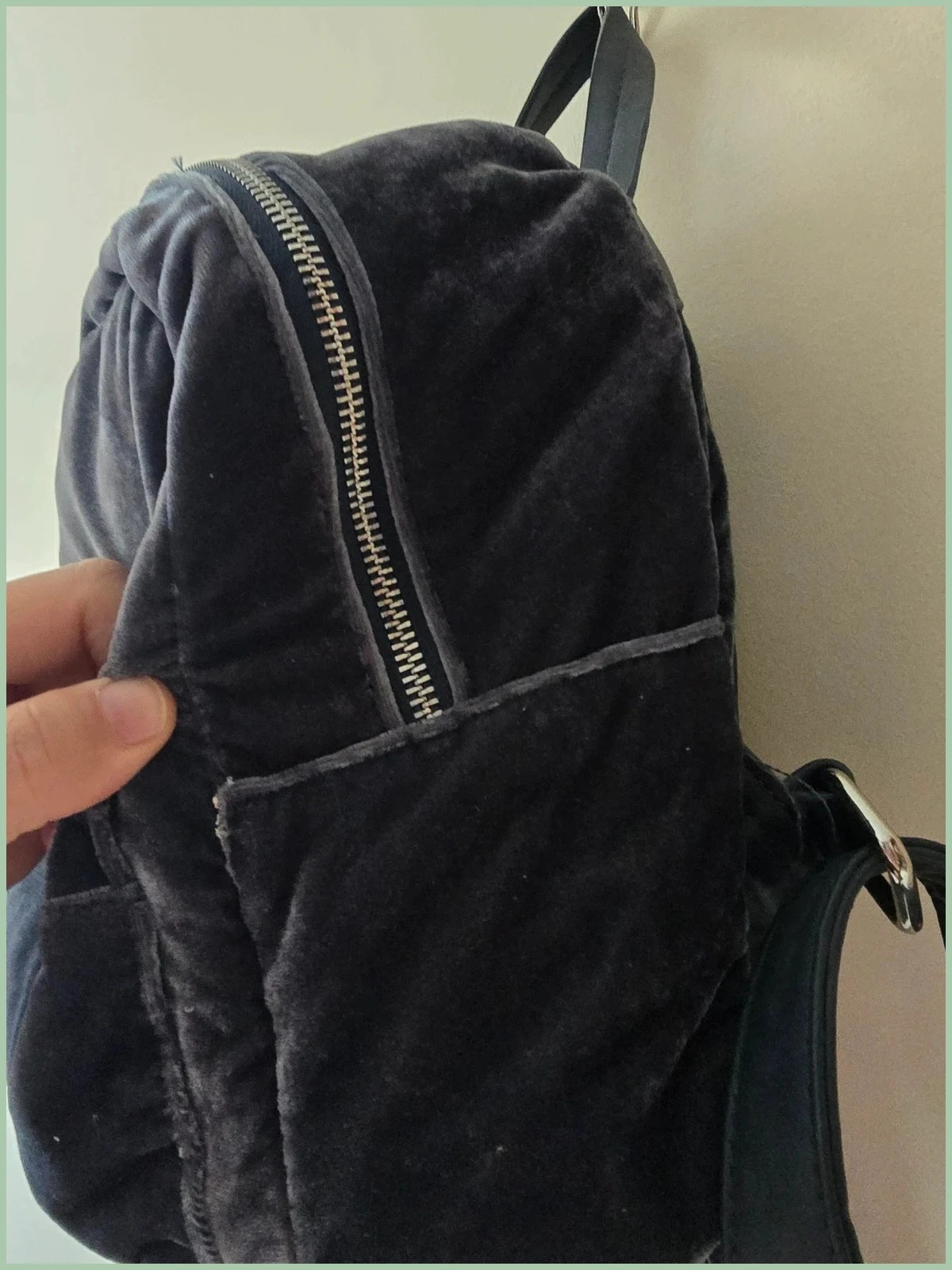 Mochila pequeña de terciopelo gris/gris marengo - Pull & Bear (Muy buen estado) 4