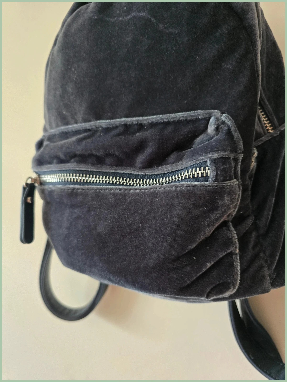Mochila pequeña de terciopelo gris/gris marengo - Pull & Bear (Muy buen estado) 3