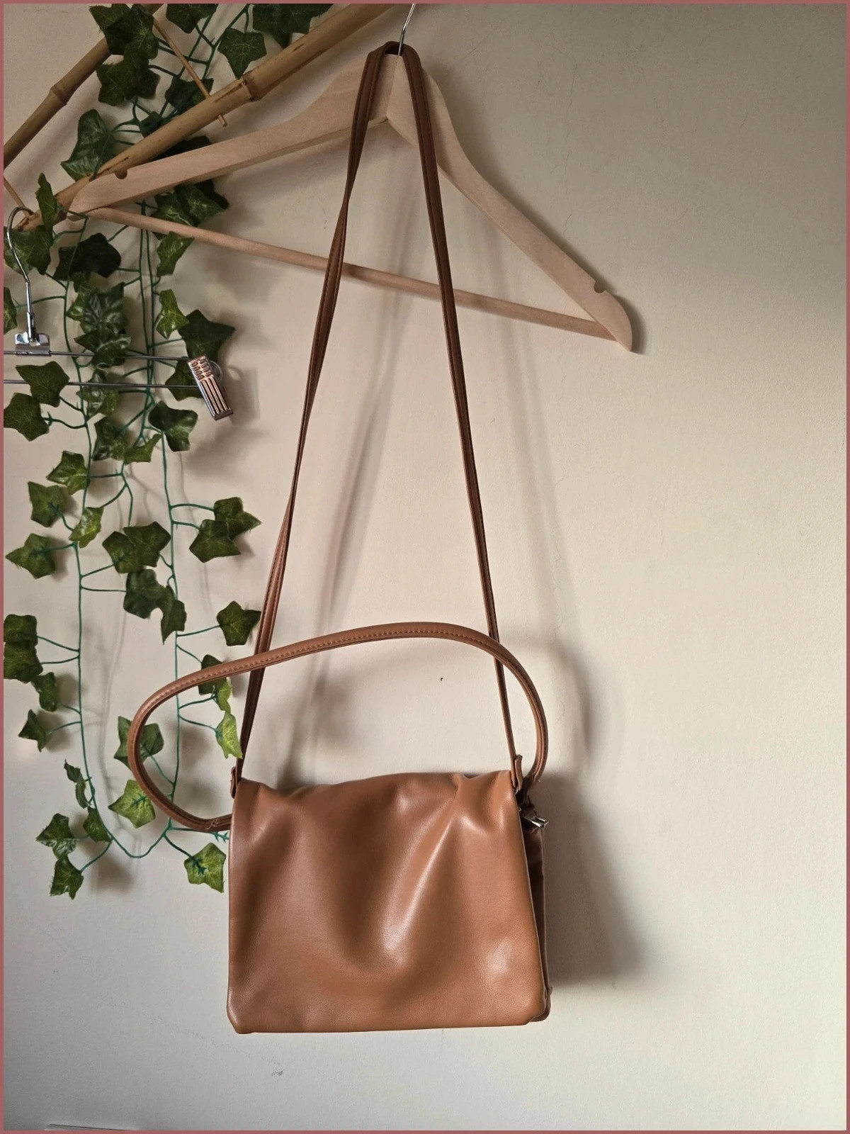 Bolso bandolera camel Stradivarius múltiples compartimentos 1