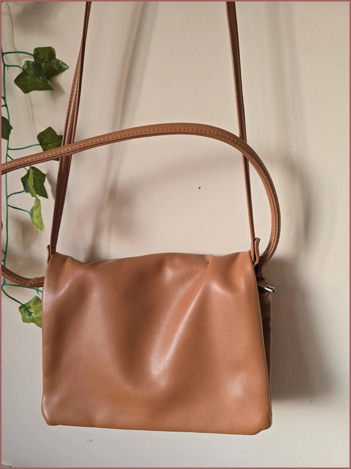 Bolso bandolera camel Stradivarius múltiples compartimentos 2