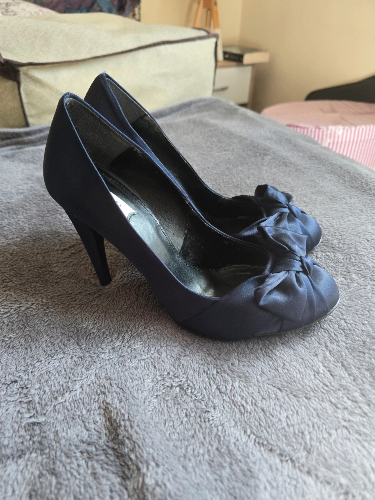 Zapatos stikettos de raso azul con lazo de Zara-talla 38 1