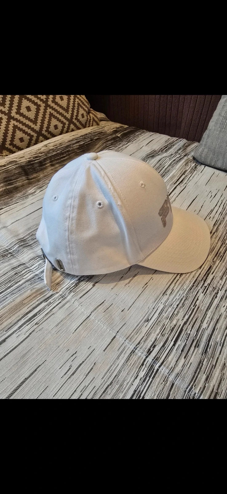 Gorra Fila Blanca - Logo Plateado - Talla Única (Buen estado) 3