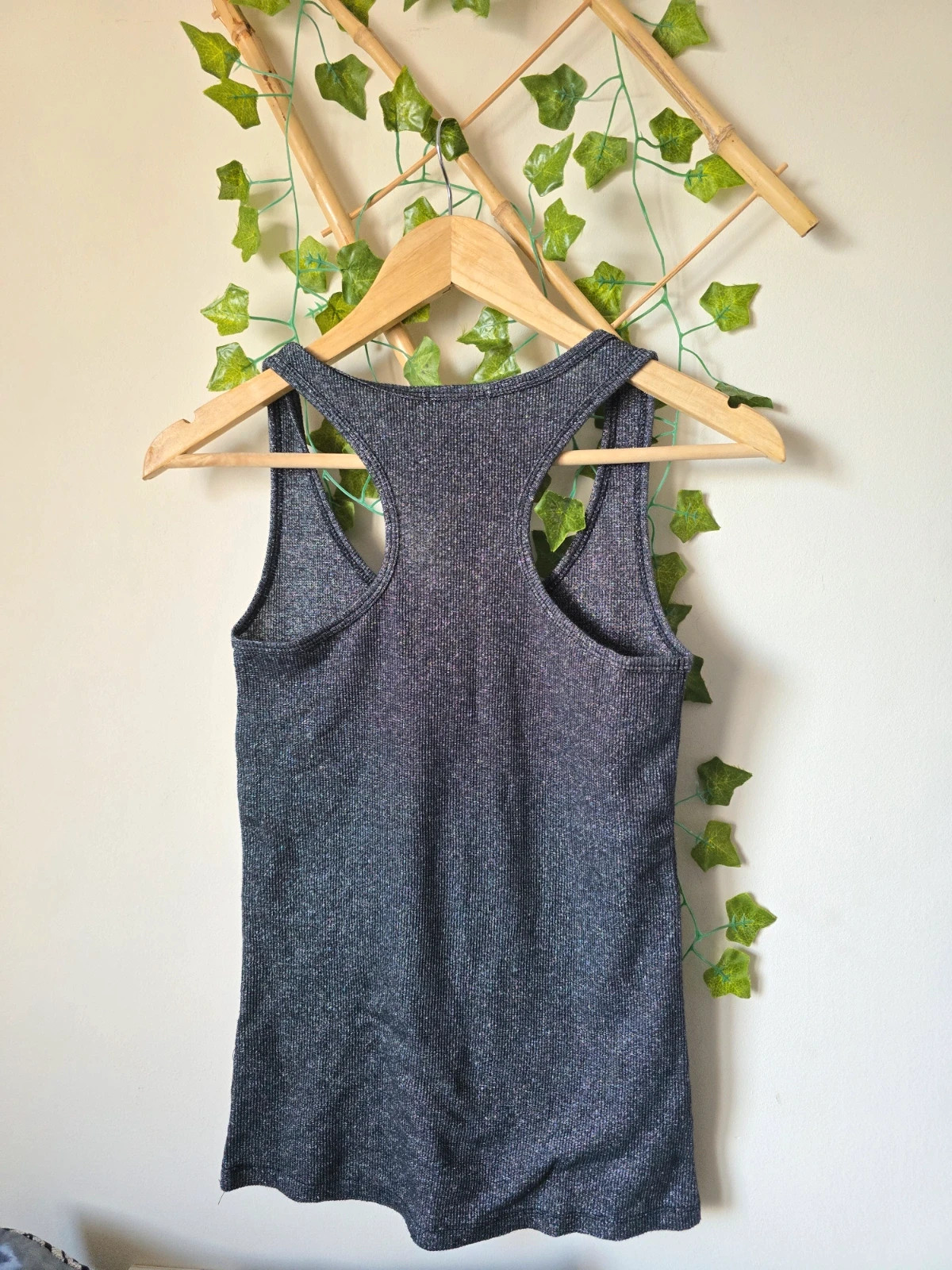 Top gris oscuro con brillantes Stradivarius 2