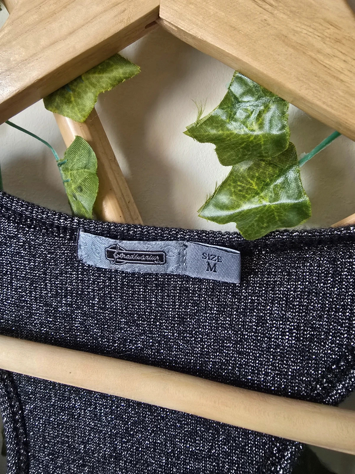Top gris oscuro con brillantes Stradivarius 4