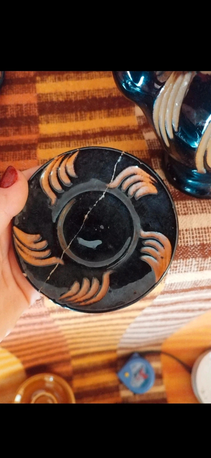 Csészèk kiöntövel szép szett fekete pici hibával fotózva 3