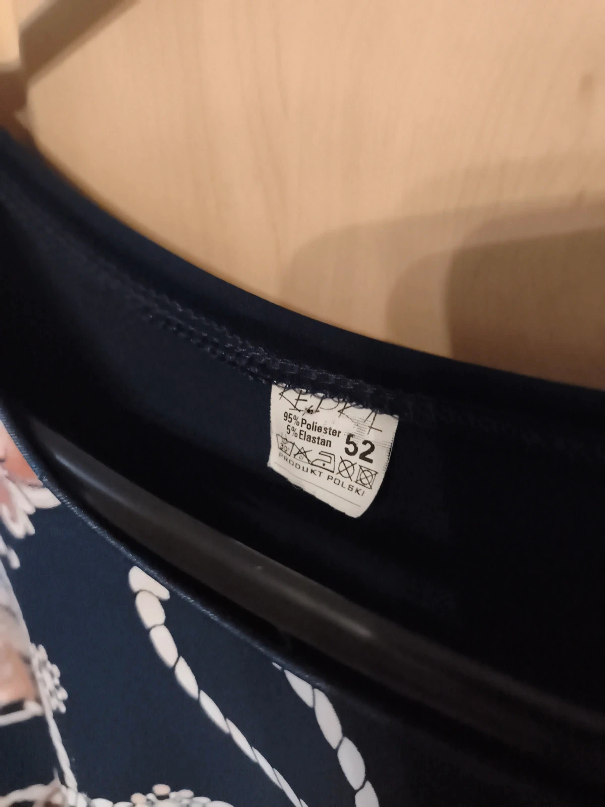 Női lenge felső válltömitèssel szélesség 56cm hosszúság 70 cm 3