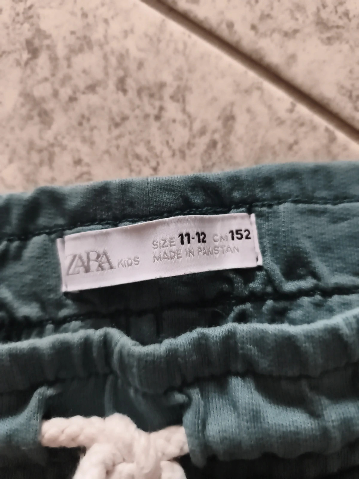 Kisfiú nadrág 152cm zara pici hibája fotozva 3
