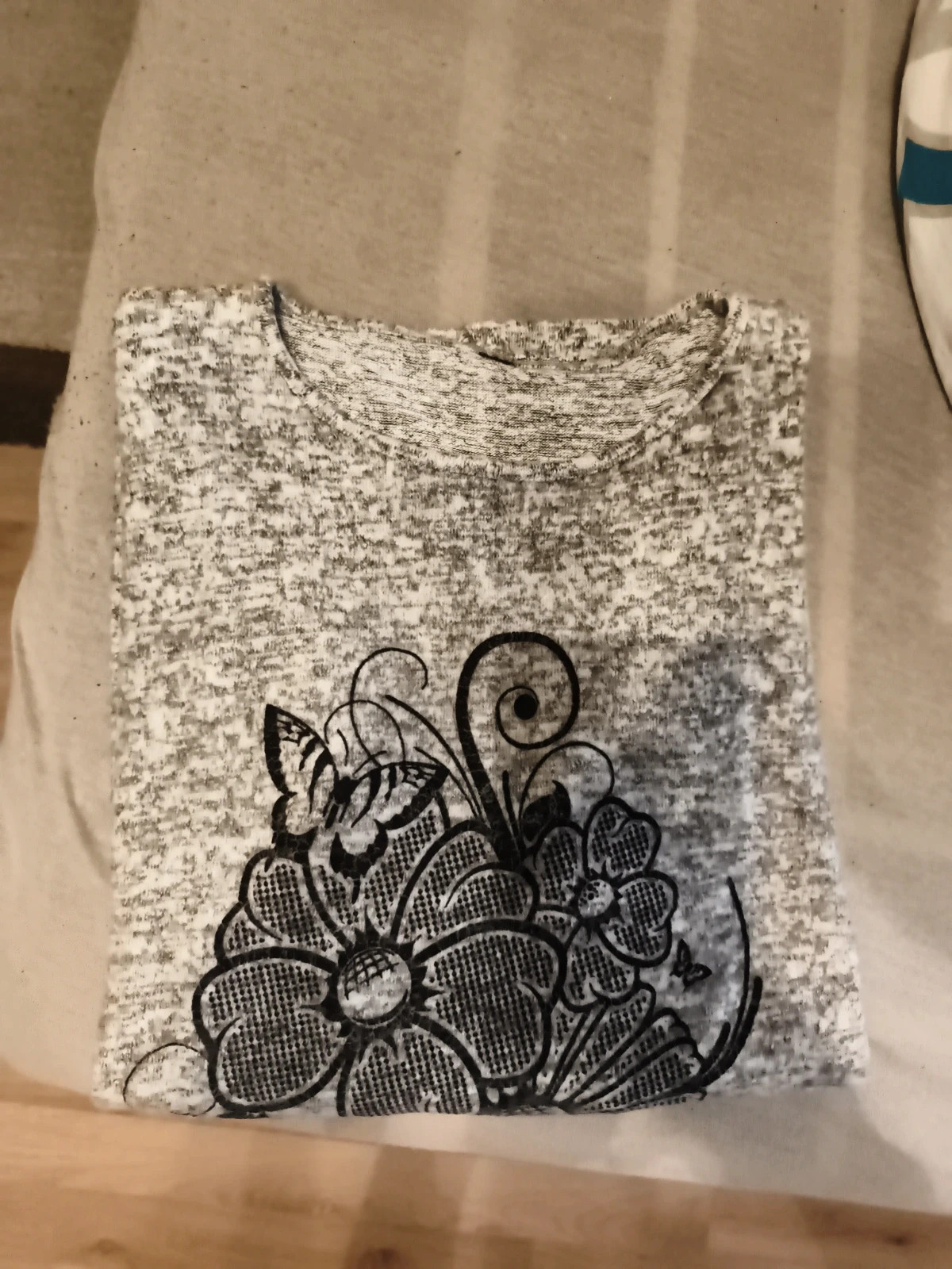 Divatos virágmintás pulóver szélesség 55cm hosszúság 70cm 4