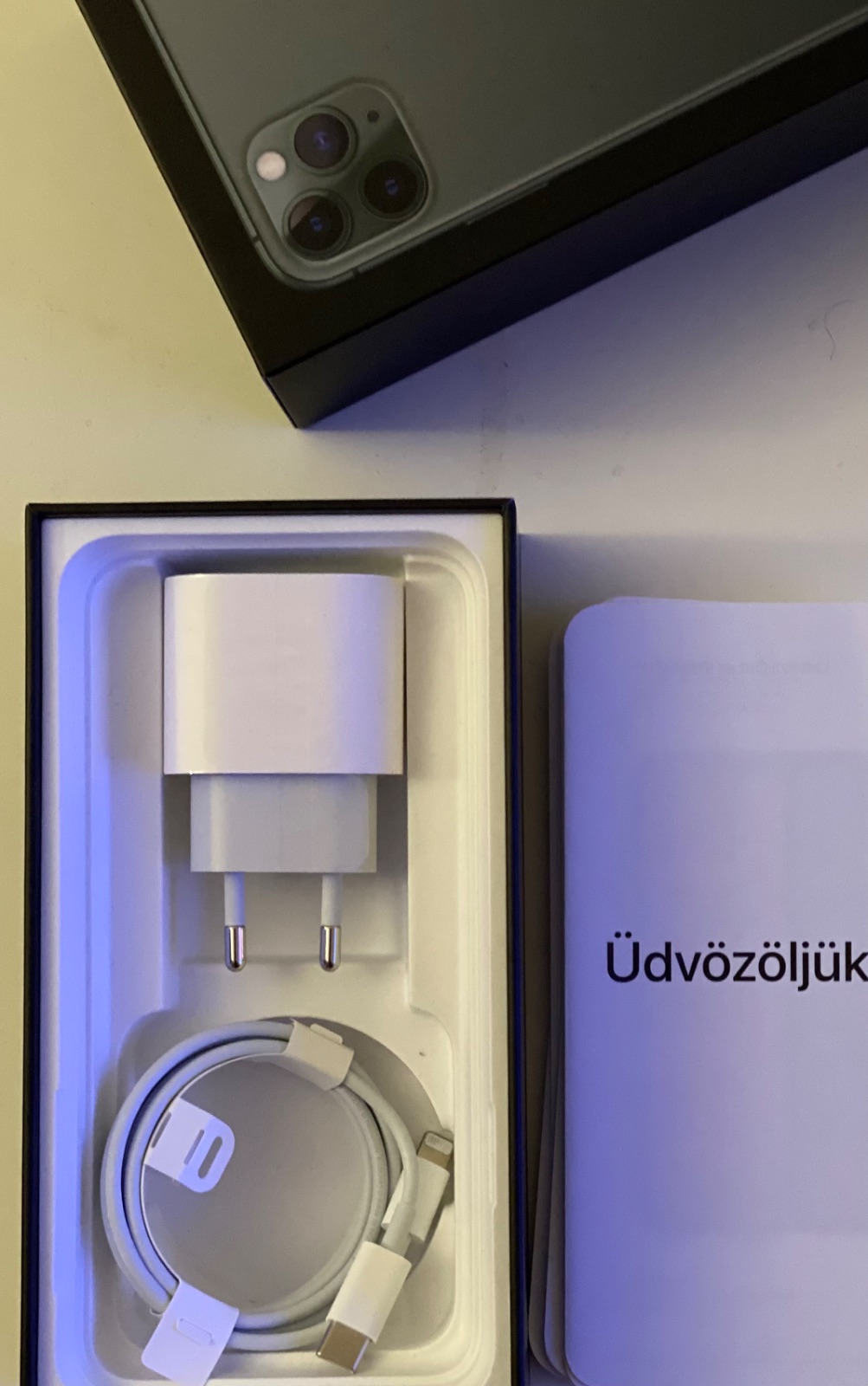 Új, Apple adapter és kábel USB-C  lightning csatlakozóval 1
