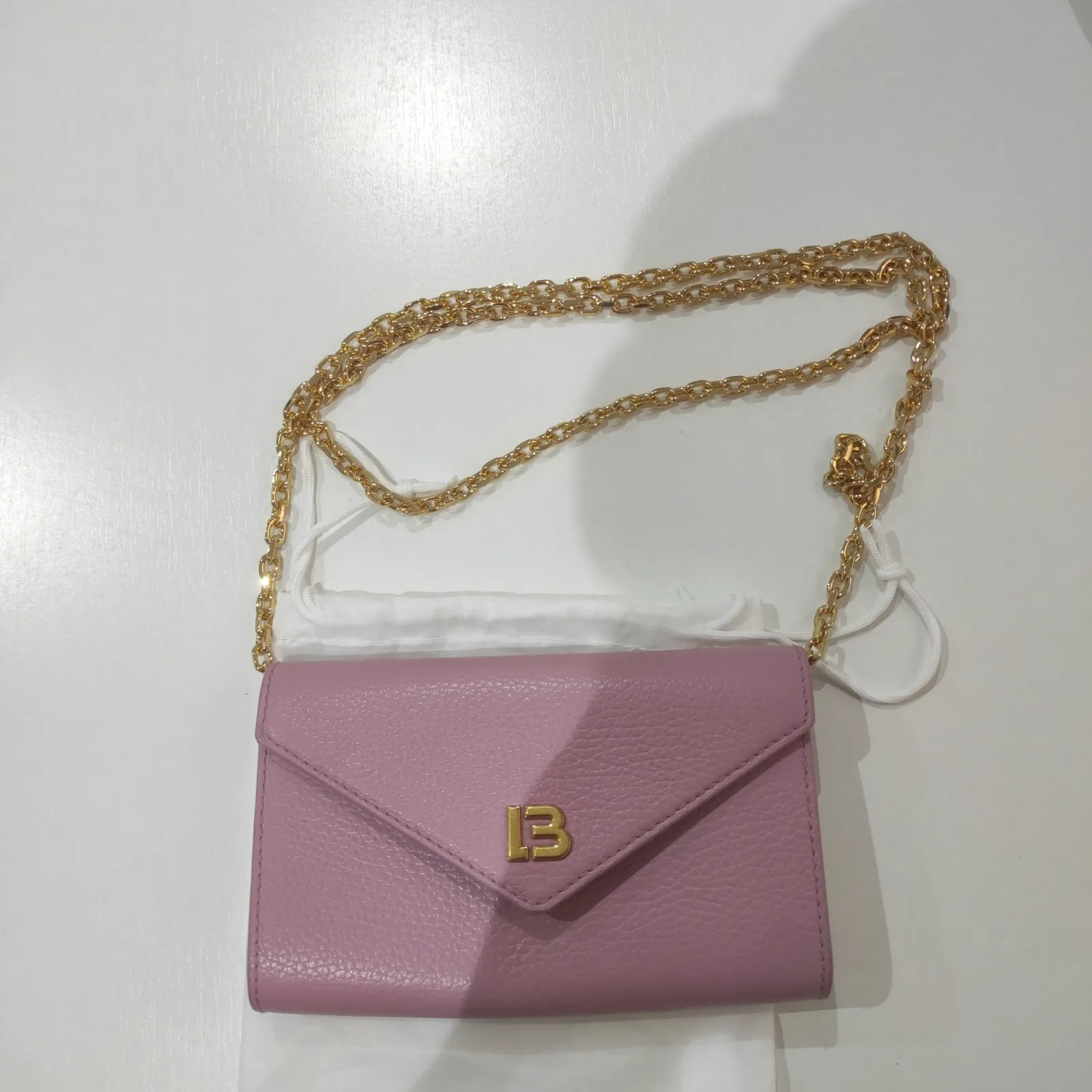 Bolso 100% cuero de color rosa. Bimba y Lola 1