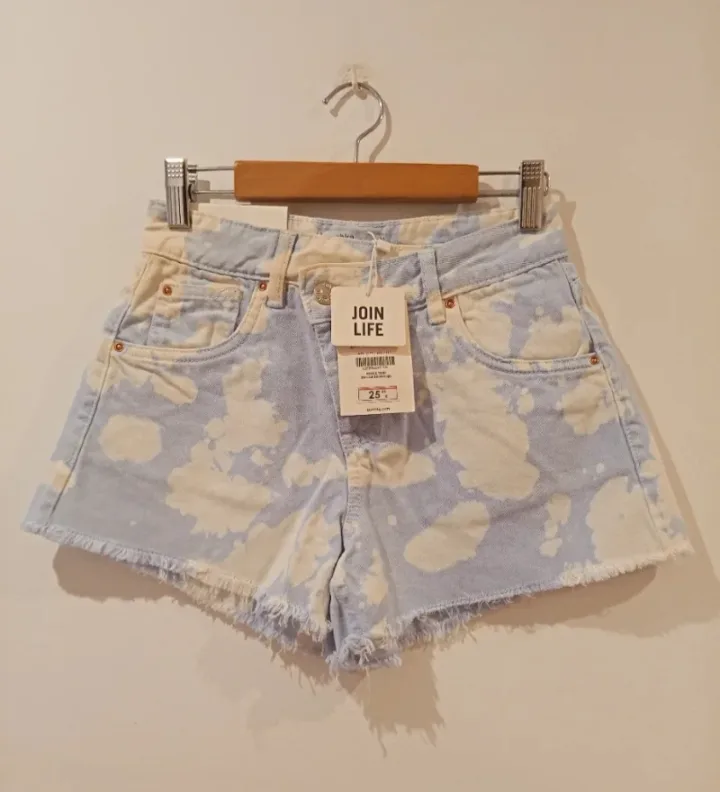 Shorts vaqueros con un diseño tie-dye talla 32 1