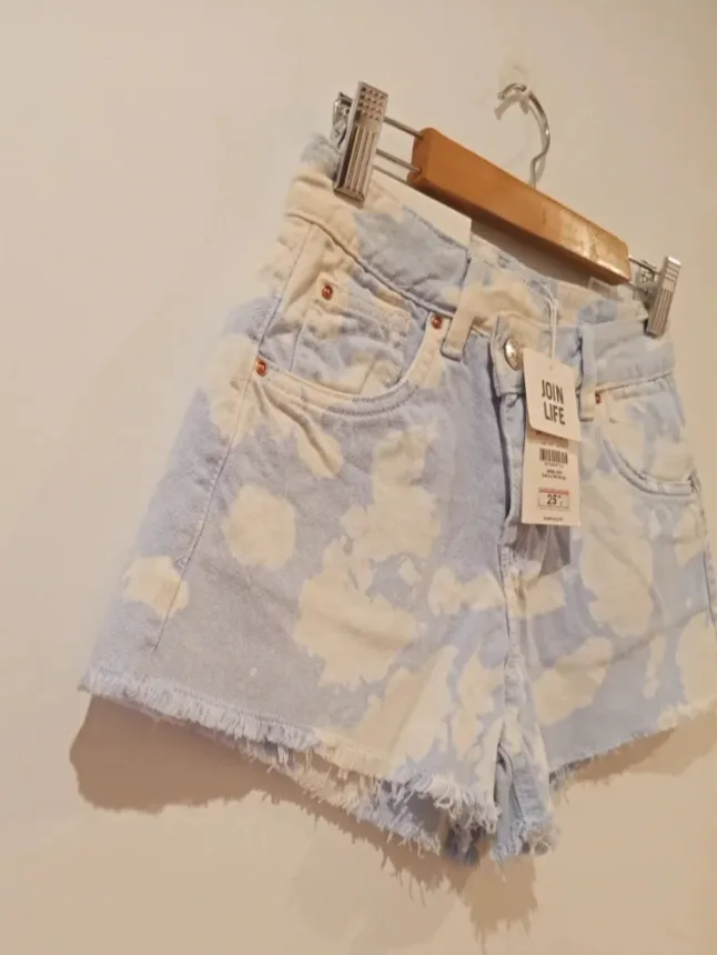 Shorts vaqueros con un diseño tie-dye talla 32 2