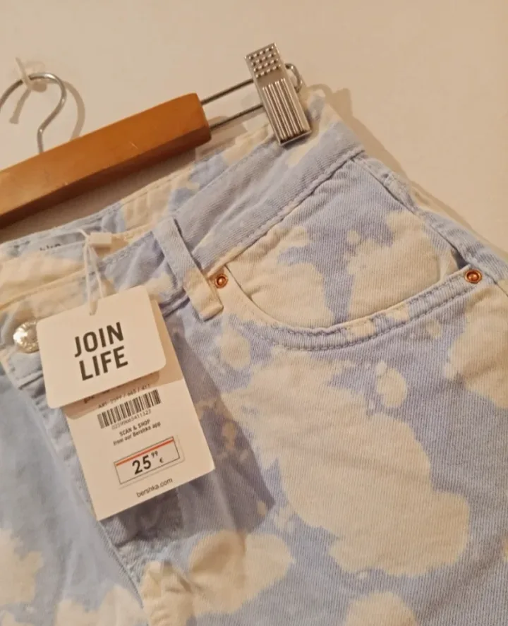 Shorts vaqueros con un diseño tie-dye talla 32 4