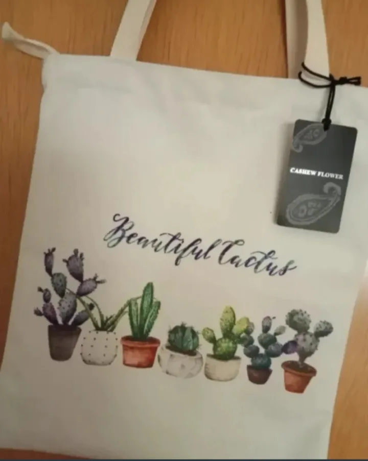 Bolso tote de la marca Cashew Flower. 2