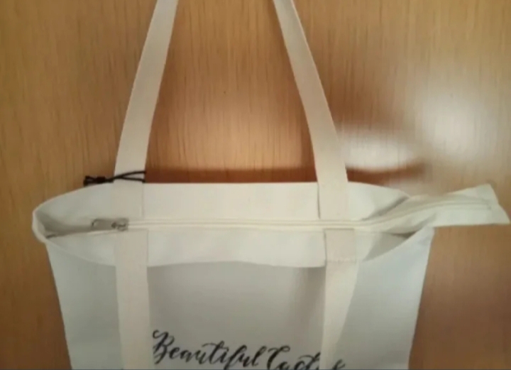 Bolso tote de la marca Cashew Flower. 4