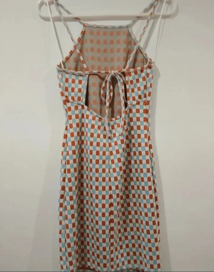 vestido con diseño en la espalda talla XS 3