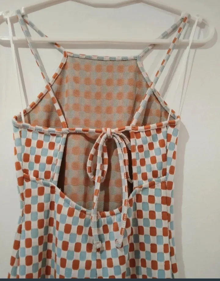vestido con diseño en la espalda talla XS 4