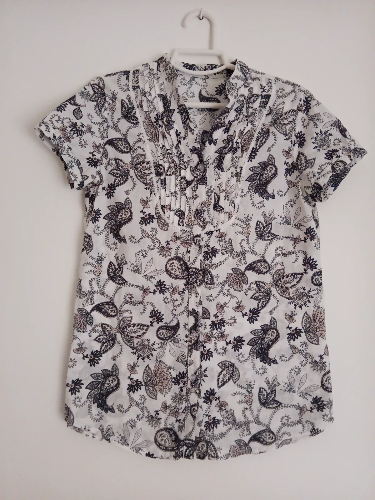 Camisa de mujer con un bonito estampado talla S. 1