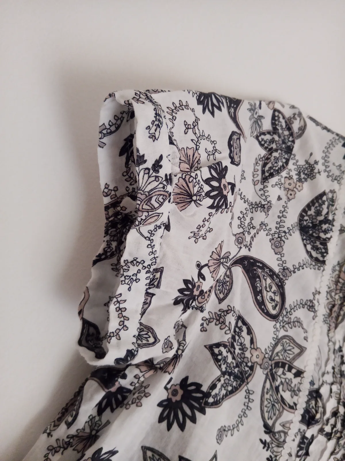 Camisa de mujer con un bonito estampado talla S. 4