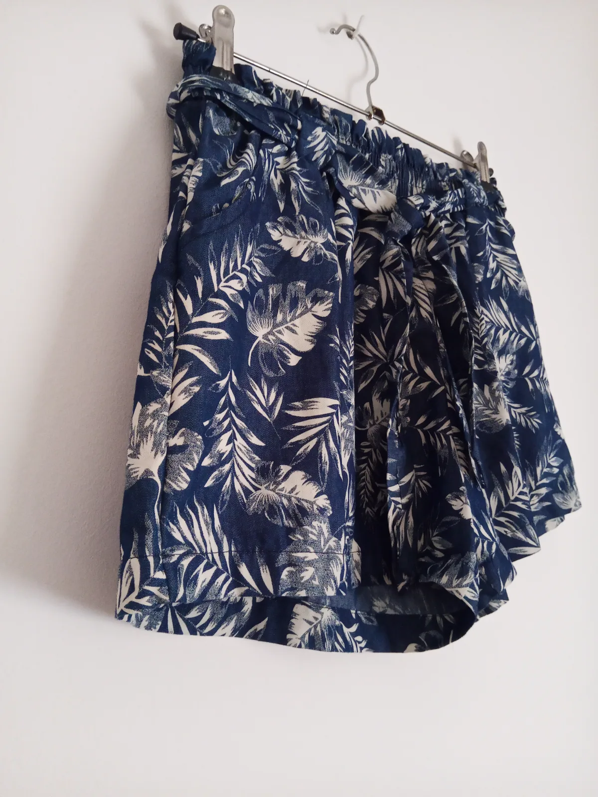 pantalón corto con goma en la cintura talla M/L 2