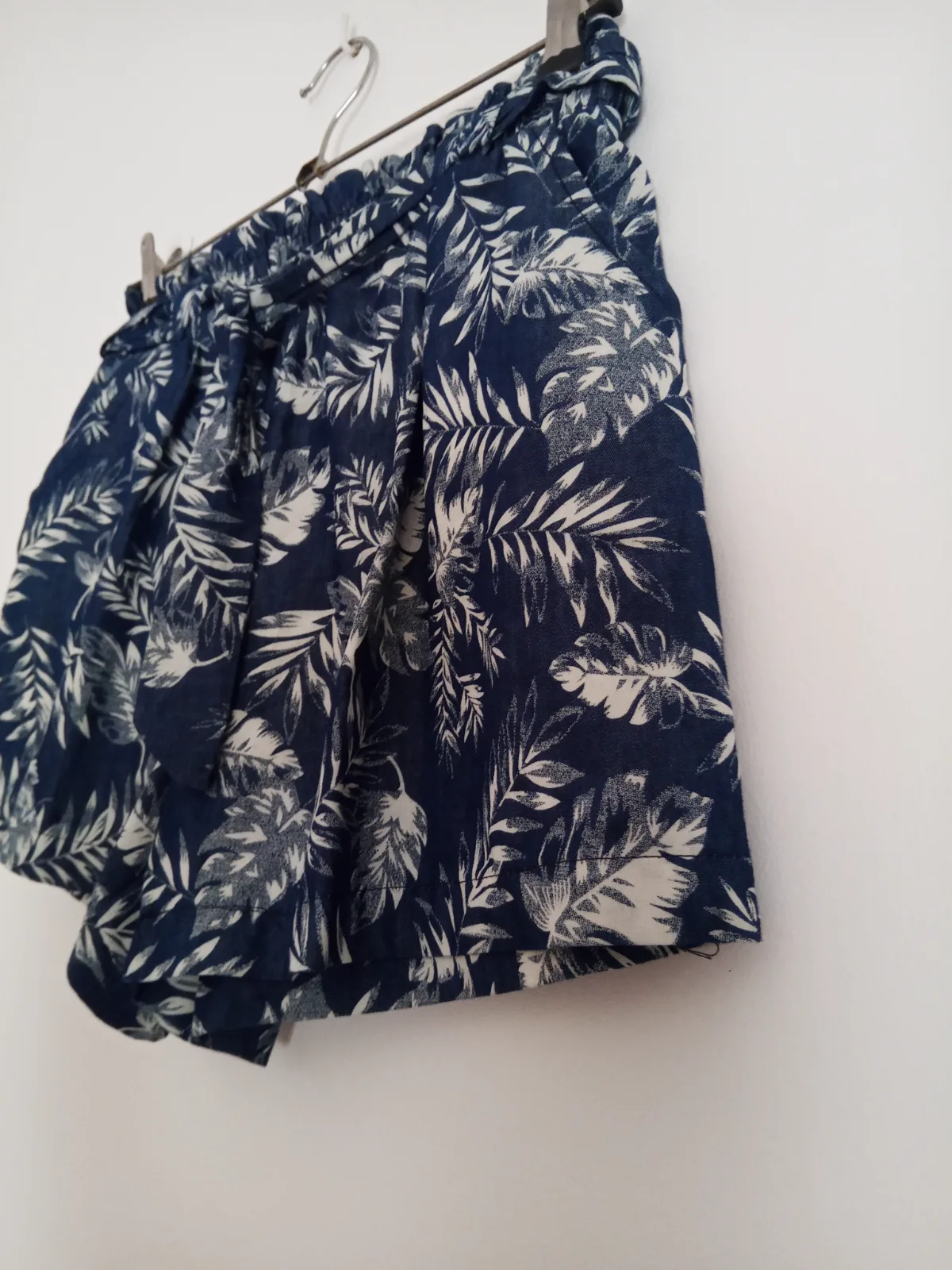 pantalón corto con goma en la cintura talla M/L 3