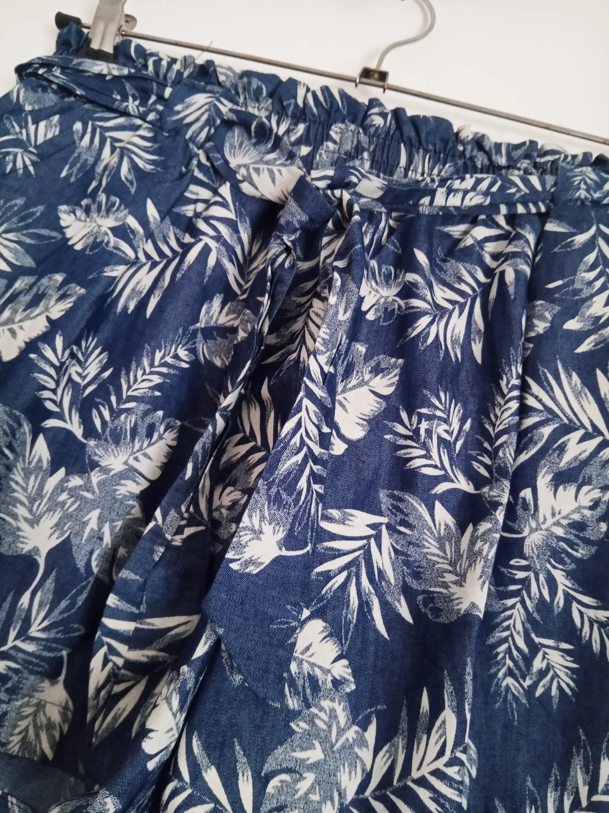 pantalón corto con goma en la cintura talla M/L 4