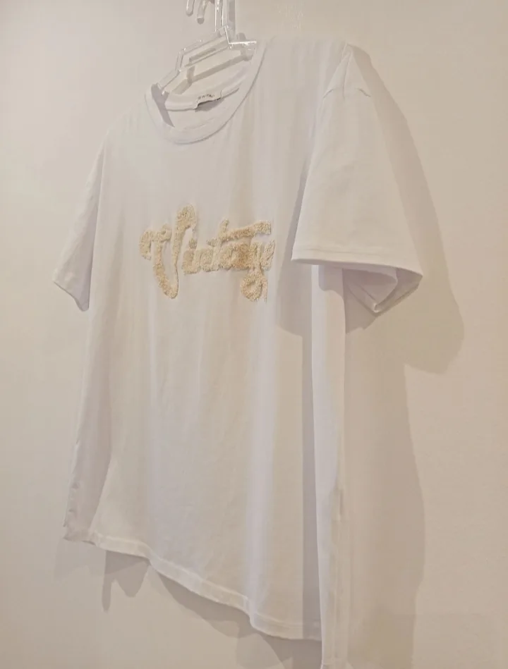 Camiseta blanca con un diseño de letras Vintage talla L 3