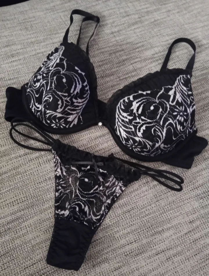 Conjunto de lencería dos piezas talla 95 1