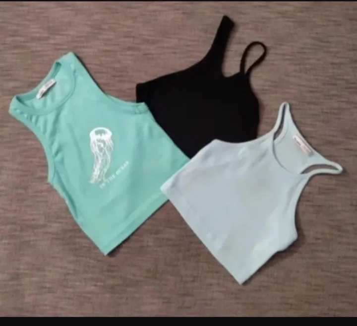 Crop tops 3 prendas talla XS 1