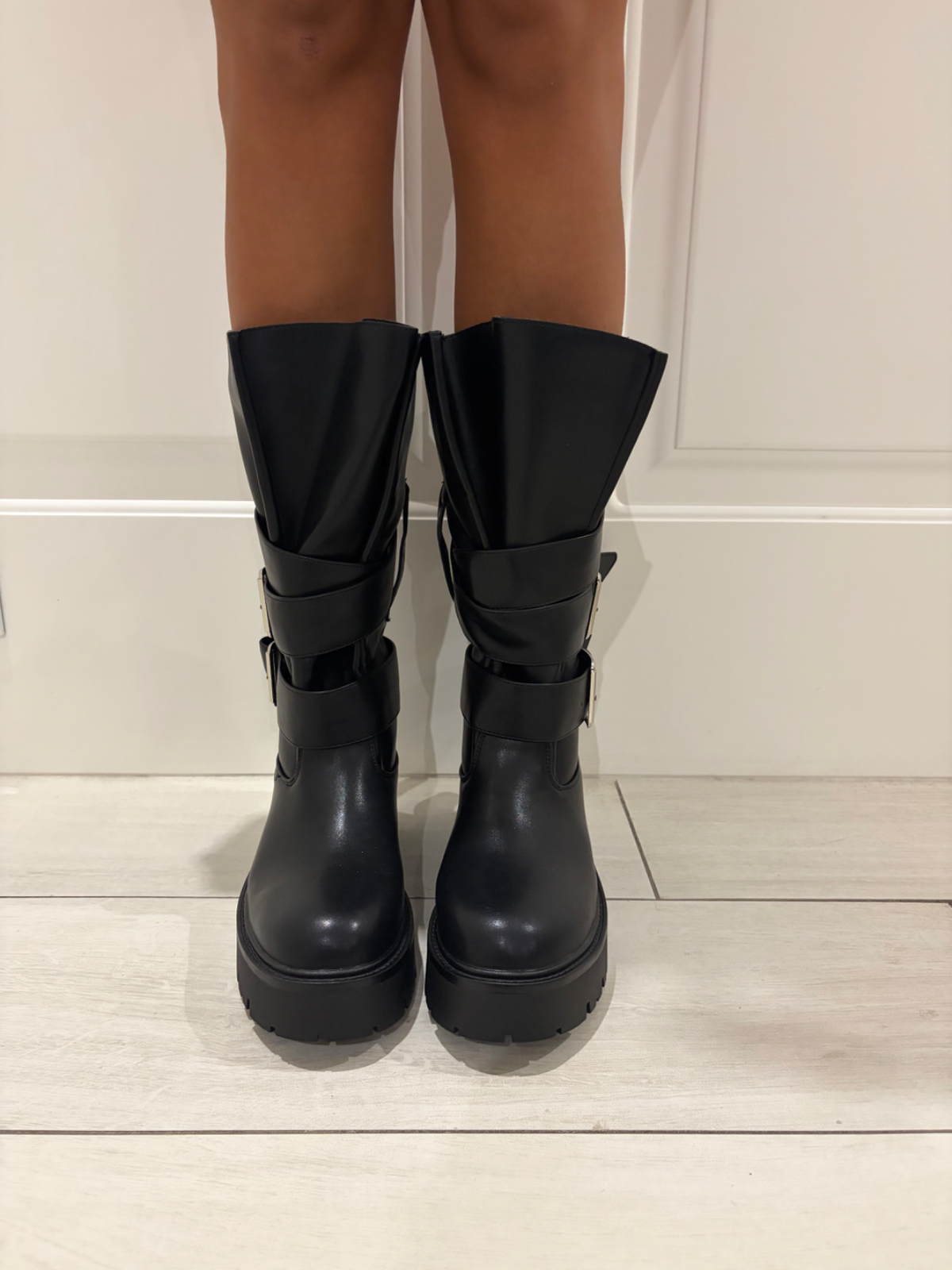 Stivali neri con fibbie e suola platform tg 38 nuovo 2