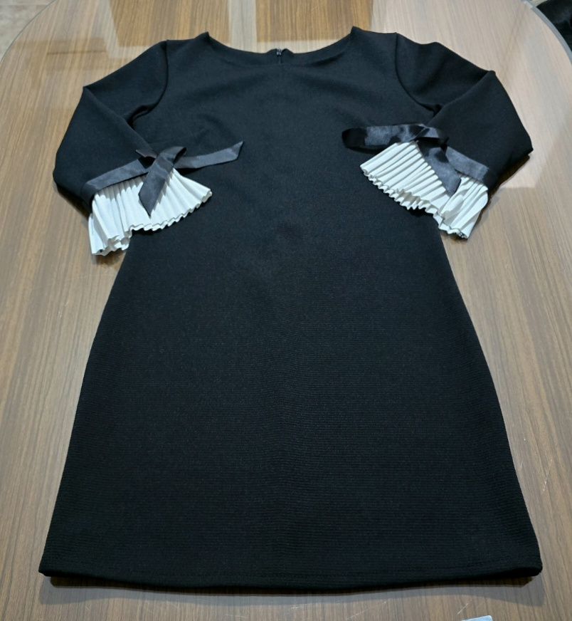 Vestido Negro Clásico Lazos y Volantes 2