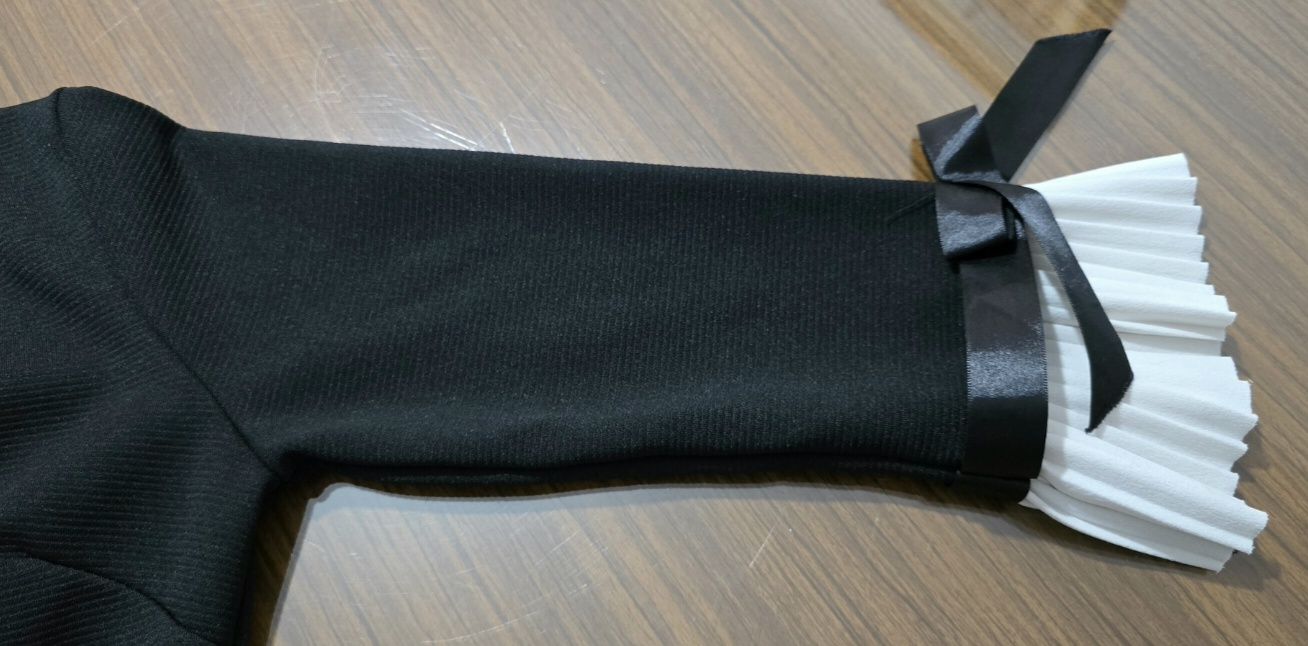 Vestido Negro Clásico Lazos y Volantes 3