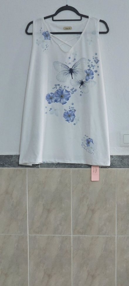 Camiseta blanca tirantes anchos flores y mariposas Y2K Talla 52 1