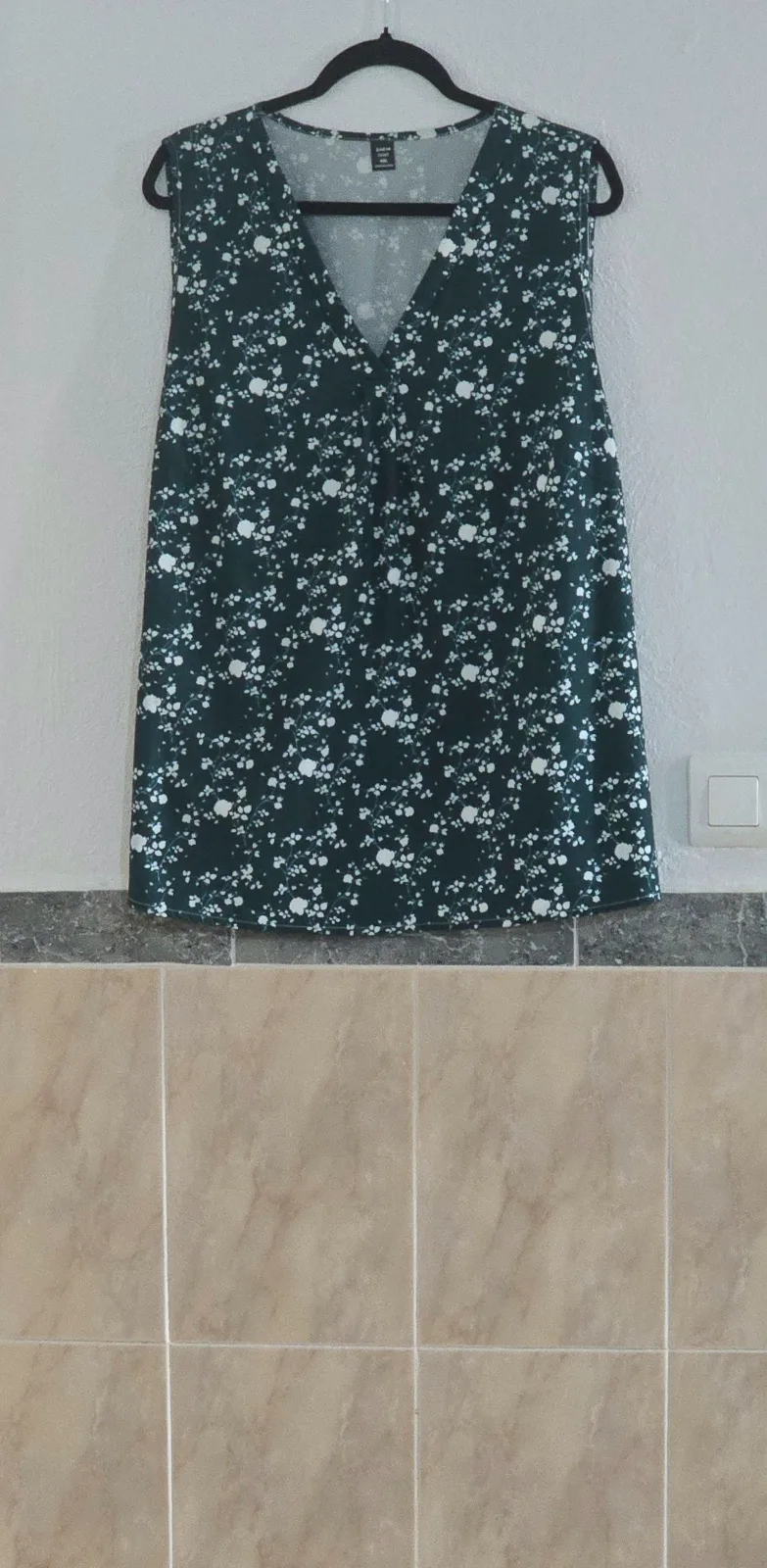Blusa sin mangas verde oscuro floral 1