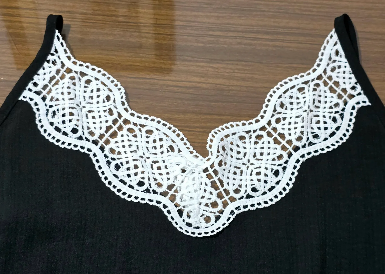 Top Lencero Negro T52 Encaje Blanco 3