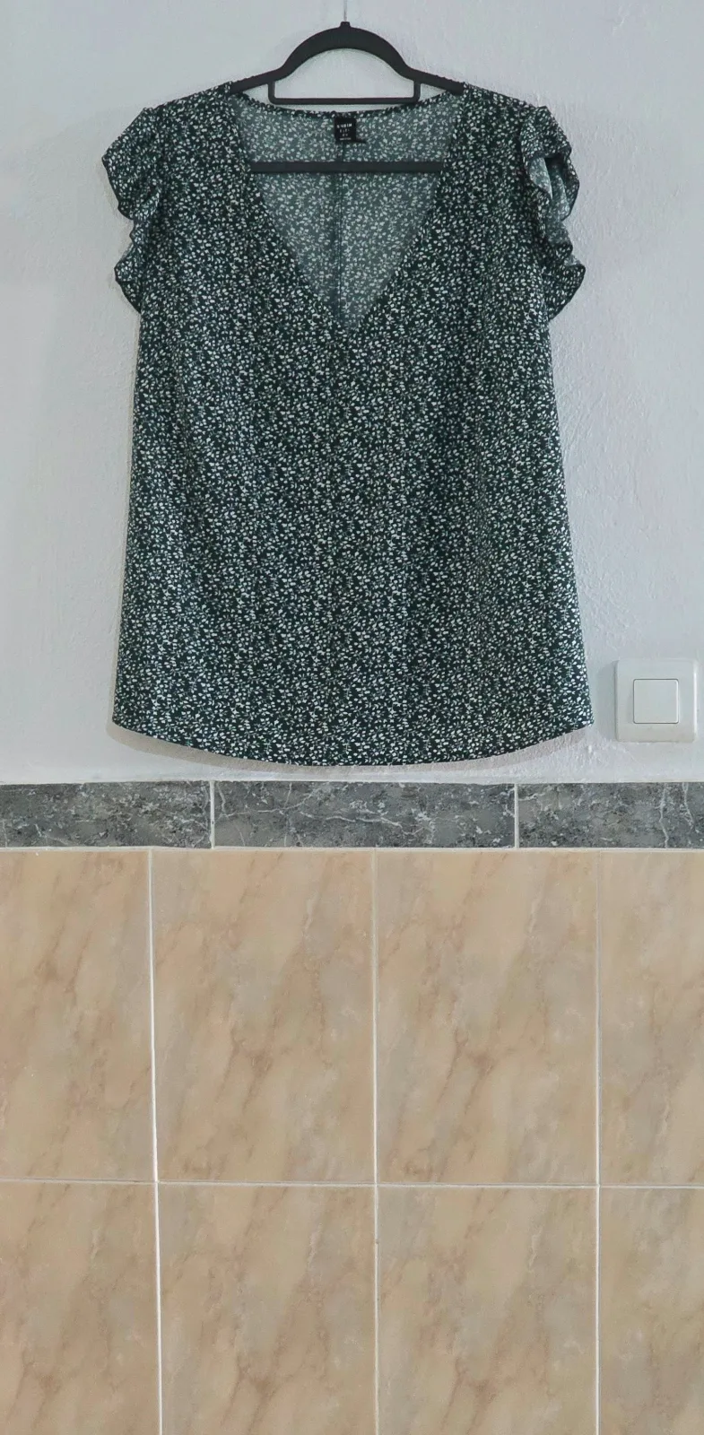 Blusa verde oscuro floral Talla US 22 4