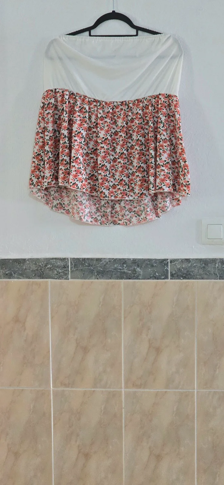 Top blanco y floral palabra de honor Y2K 1