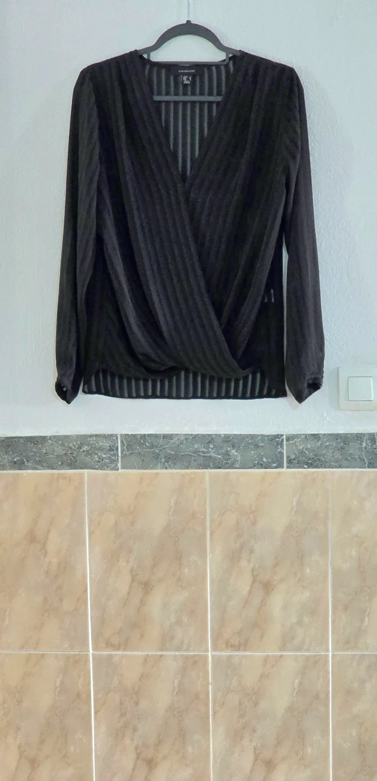 Blusa negra Atmosphere escote cruzado Y2K T.40 1