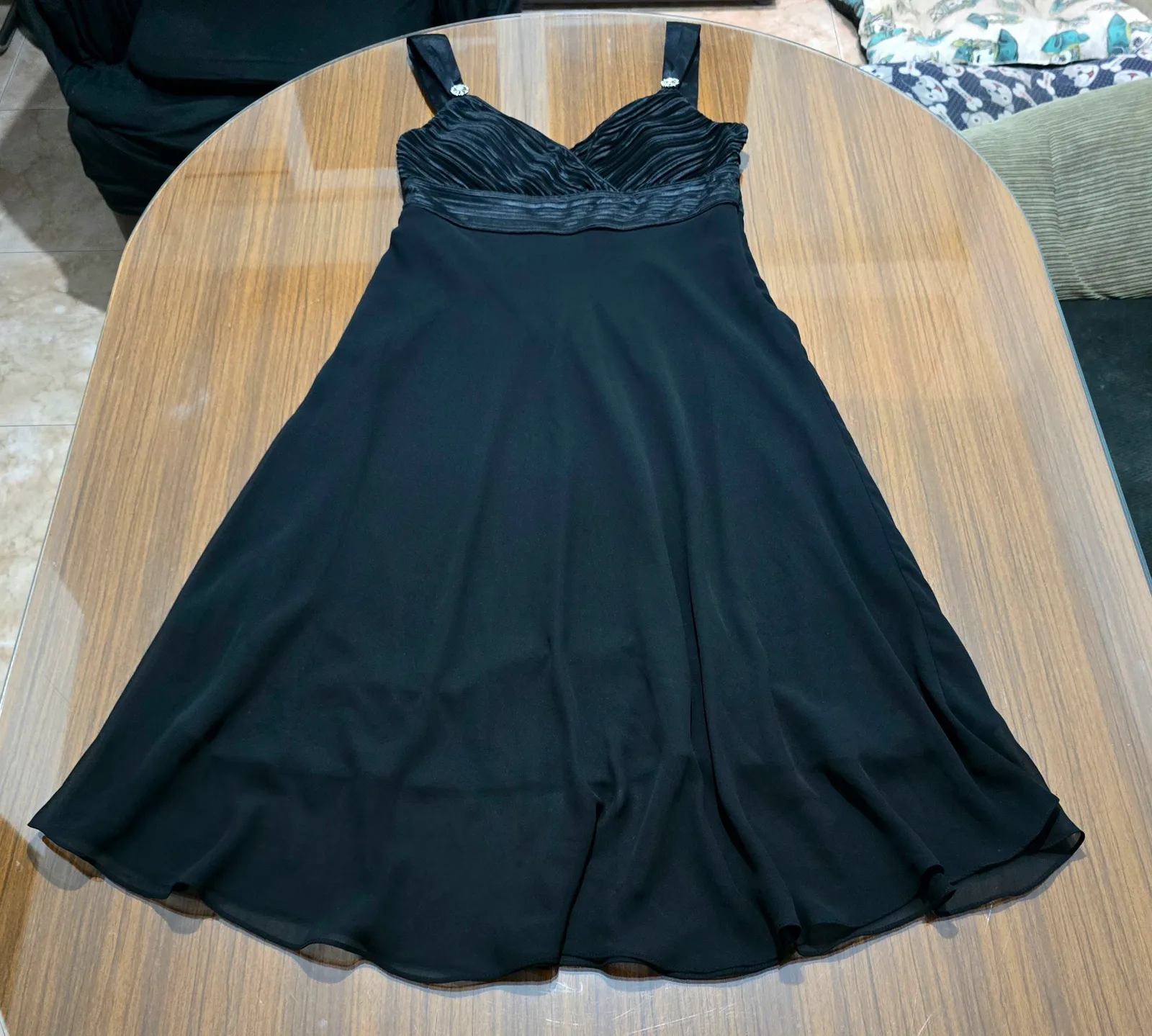 Vestido T. M/L negro de tirantes corte imperio 2