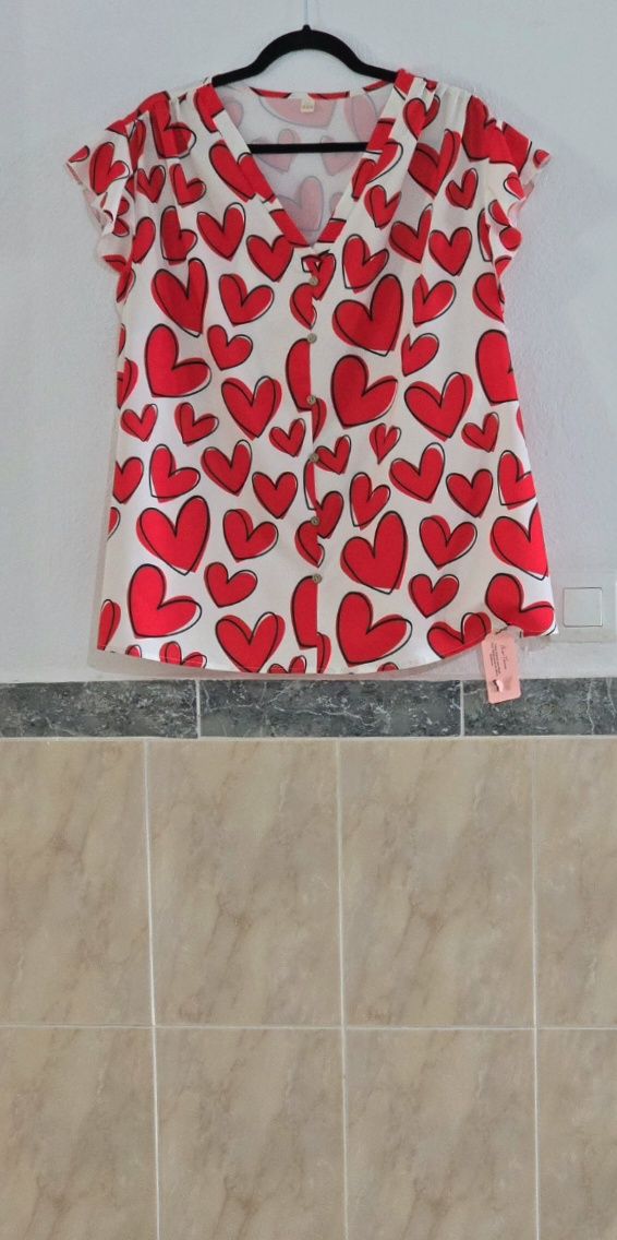 Blusa Talla 50 blanca estampado corazones 1
