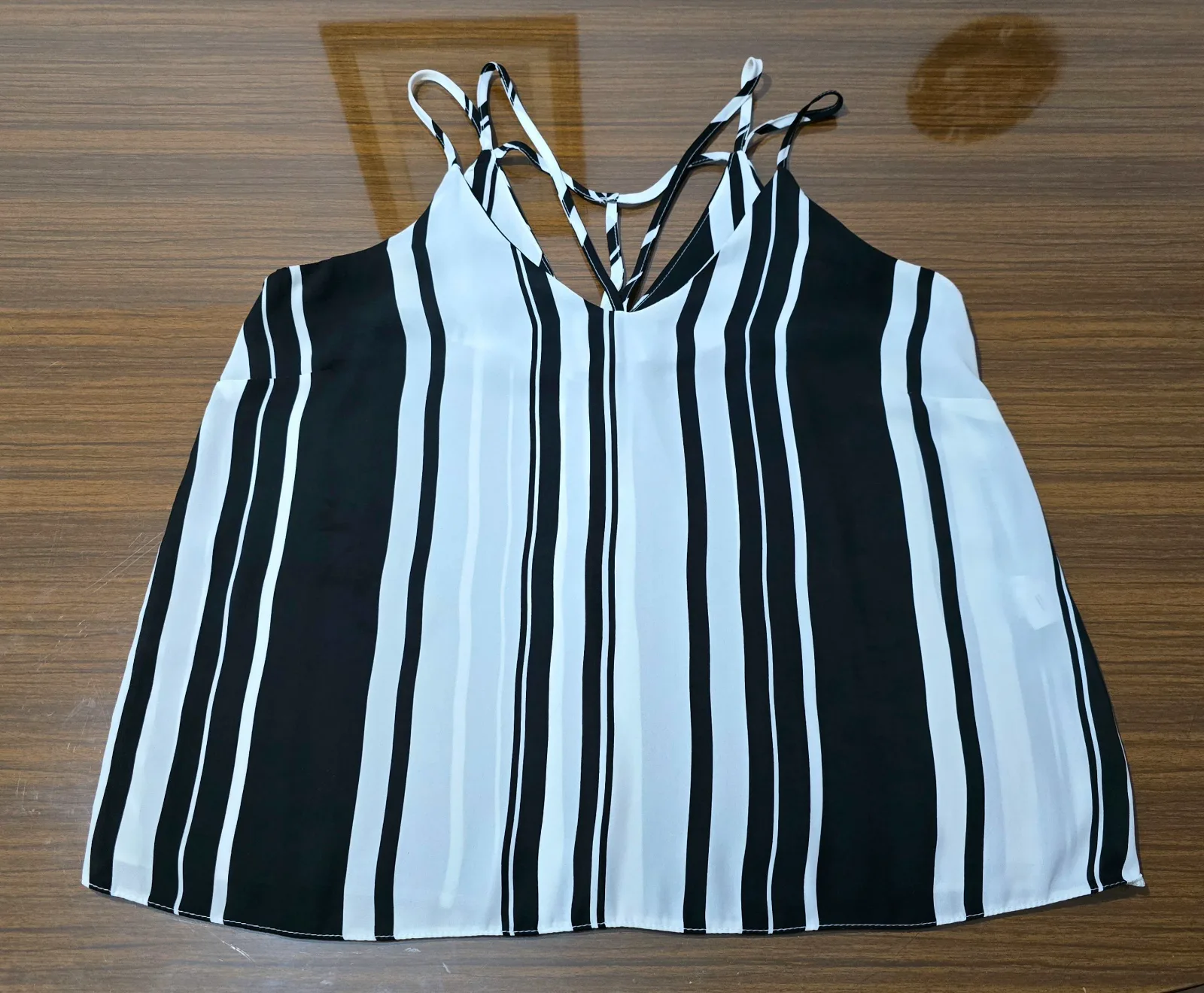Top Rayas Blanco y Negro Escote V Talla 42 2