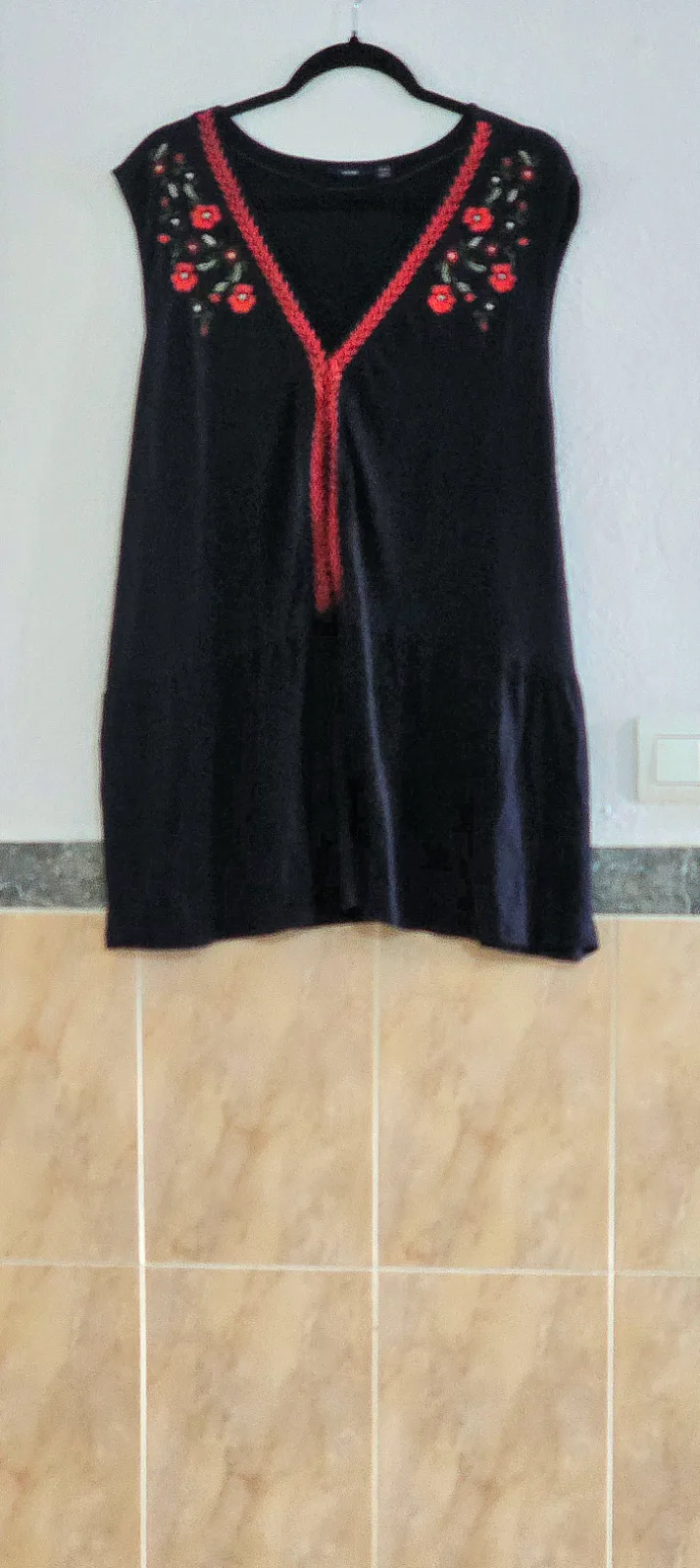 Blusa sin mangas con bordado T.58/60 1