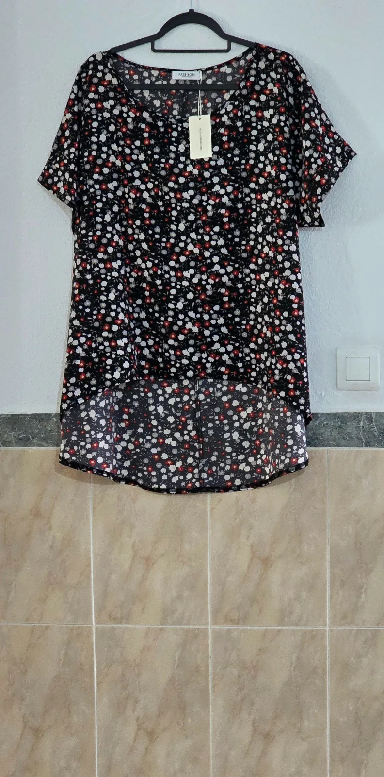 Blusa Talla 52 negra flores multicolor 1