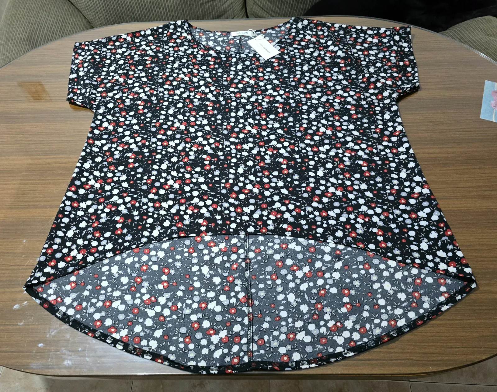 Blusa Talla 52 negra flores multicolor 2