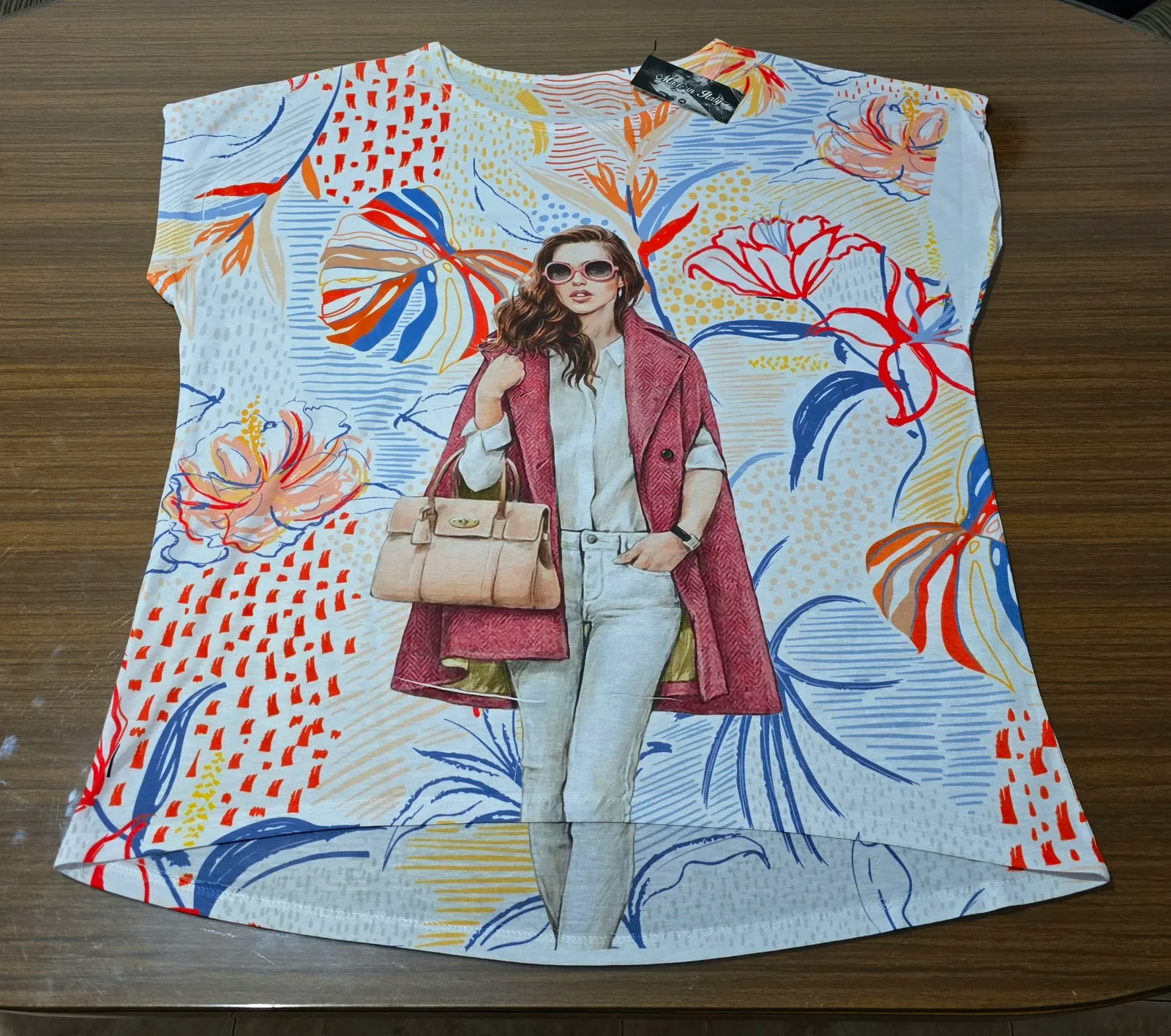 Camiseta Estampado Ilustración Fashion Girl Made in Italy 2